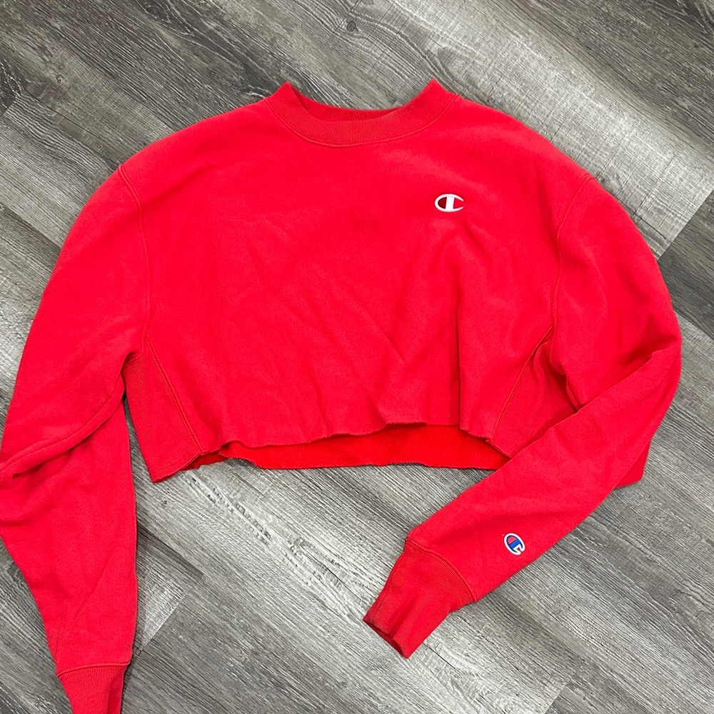 Champion Women's Vibrant Red Cropped sweatshirt pullover retro street wear